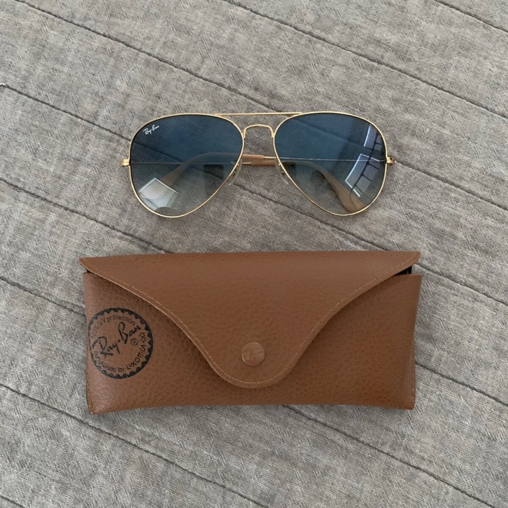 Ray-Ban classic Aviator Gradient Sunglasses with Gold Frame and Blue Lens.